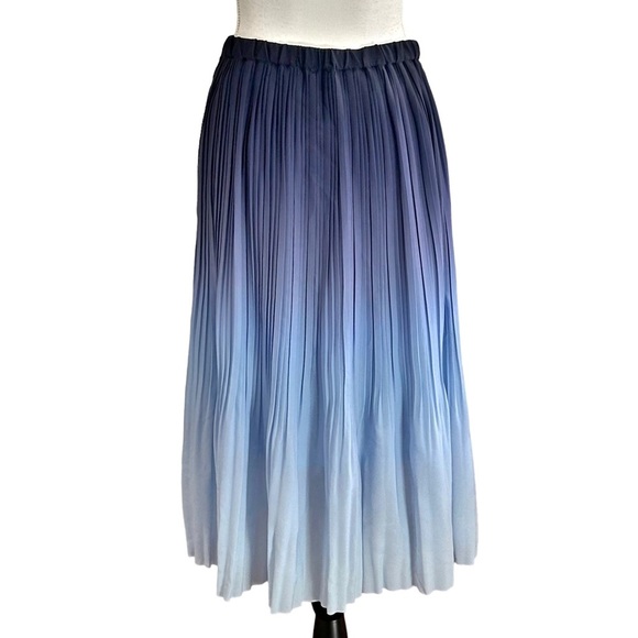 Banana Republic Dresses & Skirts - NEW Banana Republic Ombré Pleated Full A-line Skirt Women’s SZ Small in Blue
